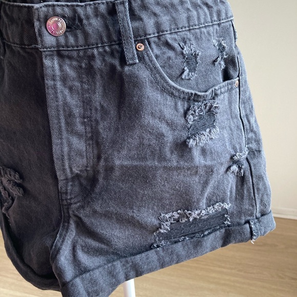 Black high waisted distress shorts - Picture 4 of 8